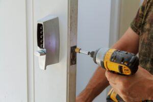 Security installer installing of the door lock security